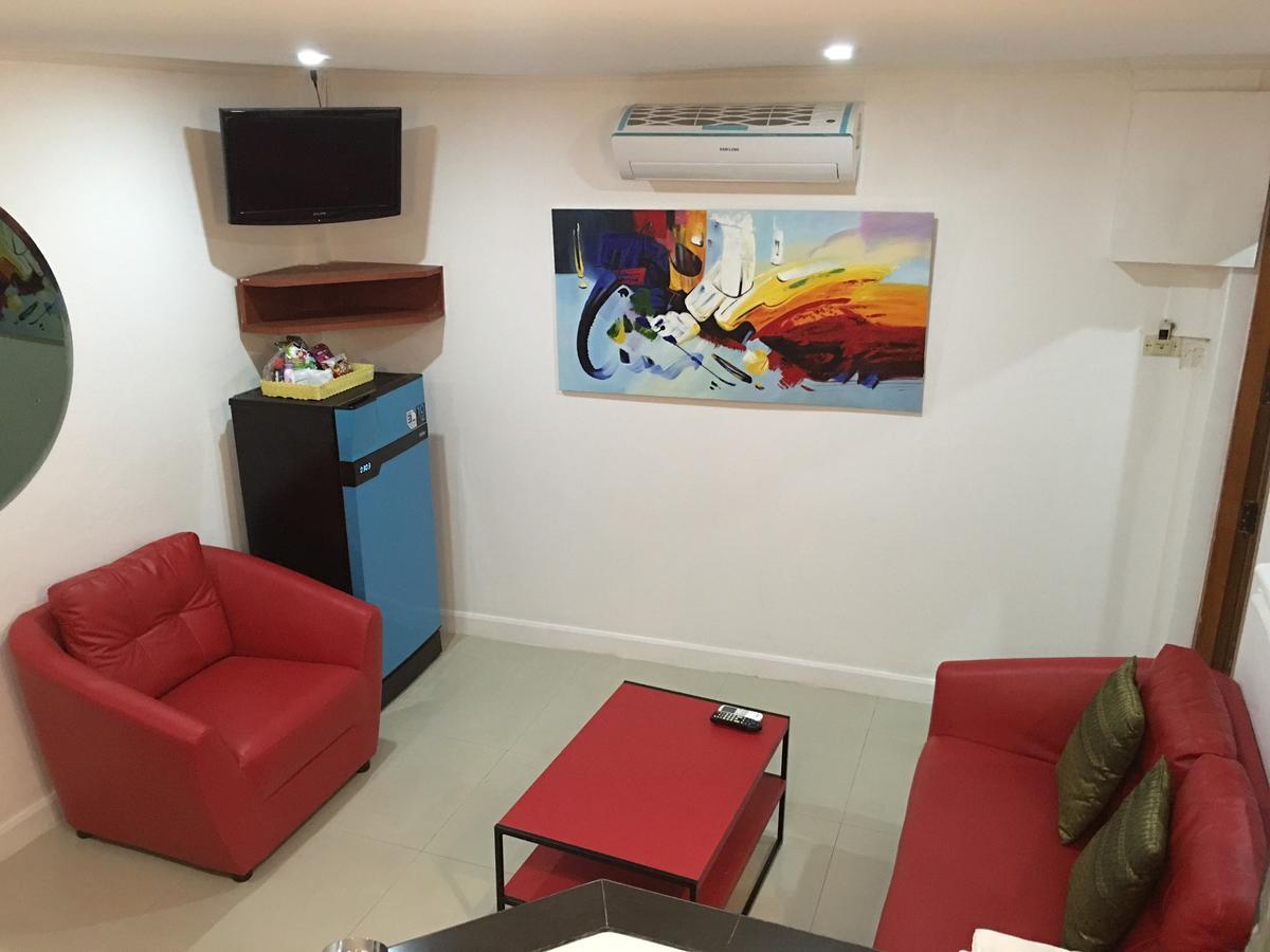 Galaxy Suites Pattaya Extérieur photo